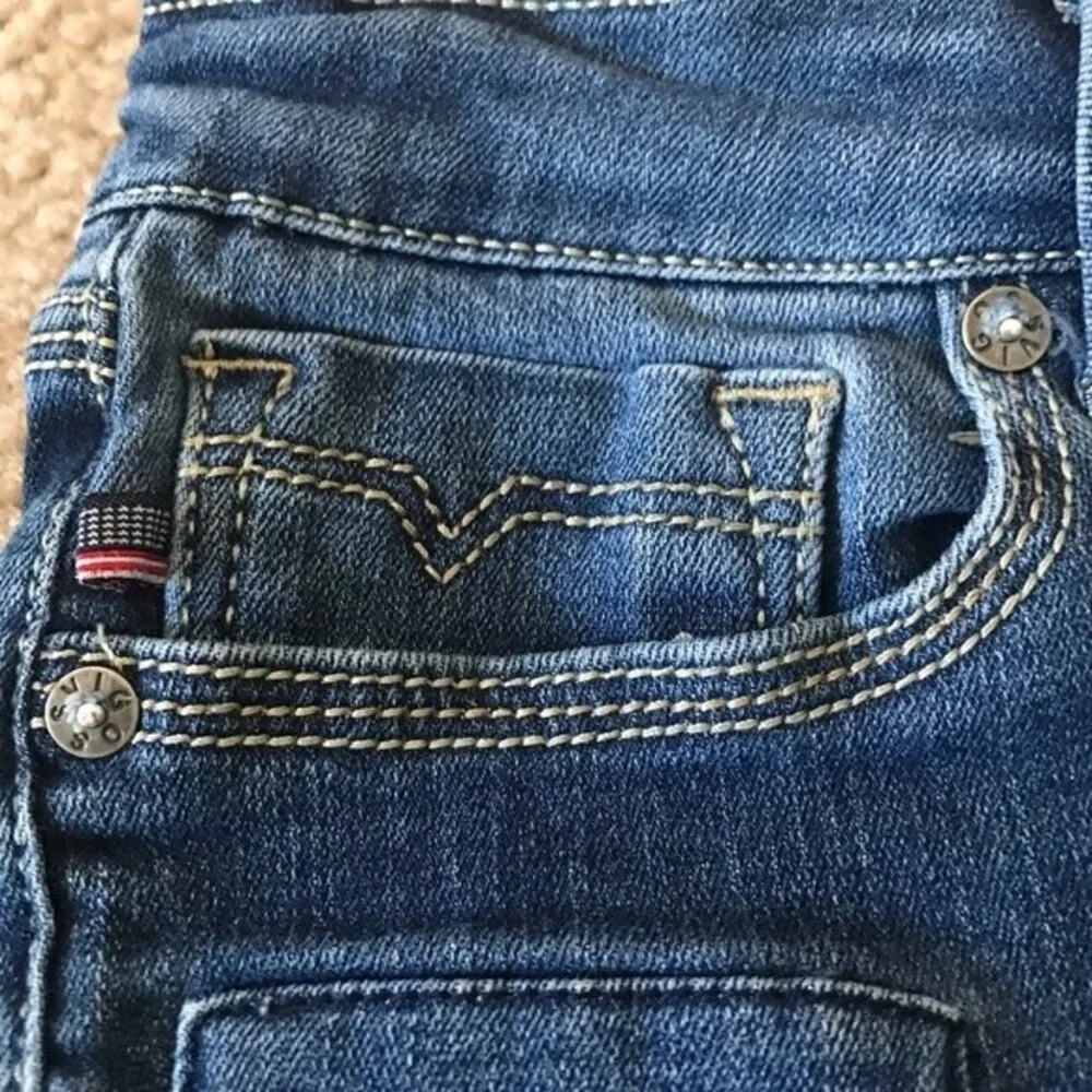 Vigoss girls blue bermuda shorts with cute patches size 14